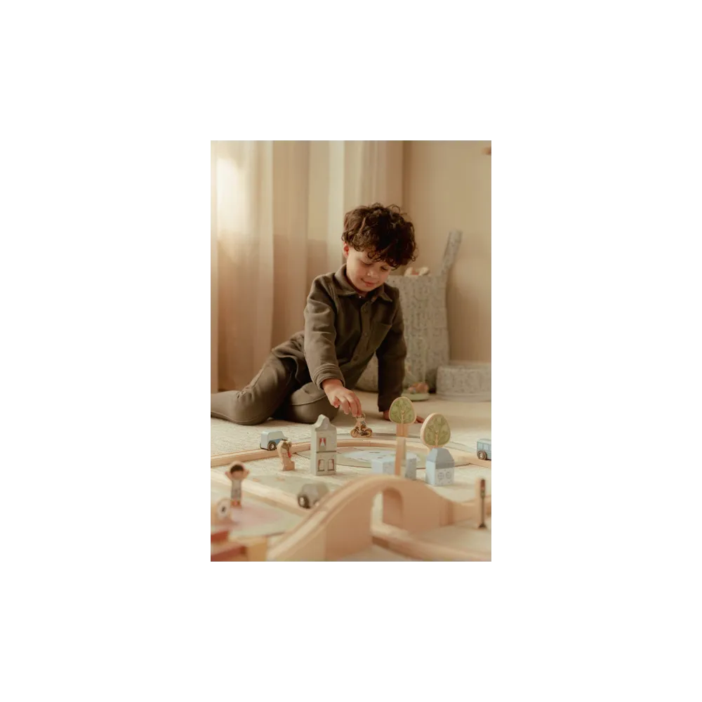 Samochody, garaże, kolejki dla dzieci