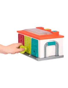 Battat 3-stanowiskowy GARAŻ z autkami i kluczami 2