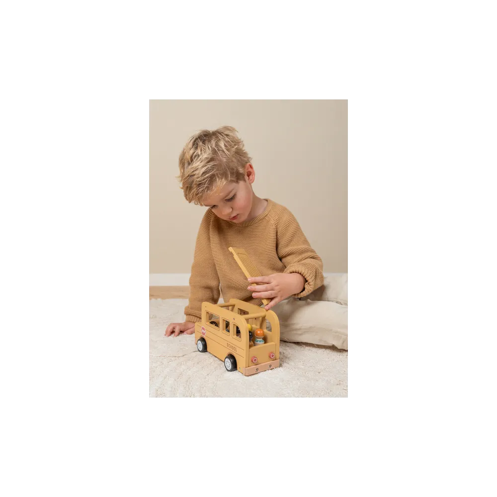 Samochody, garaże, kolejki dla dzieci