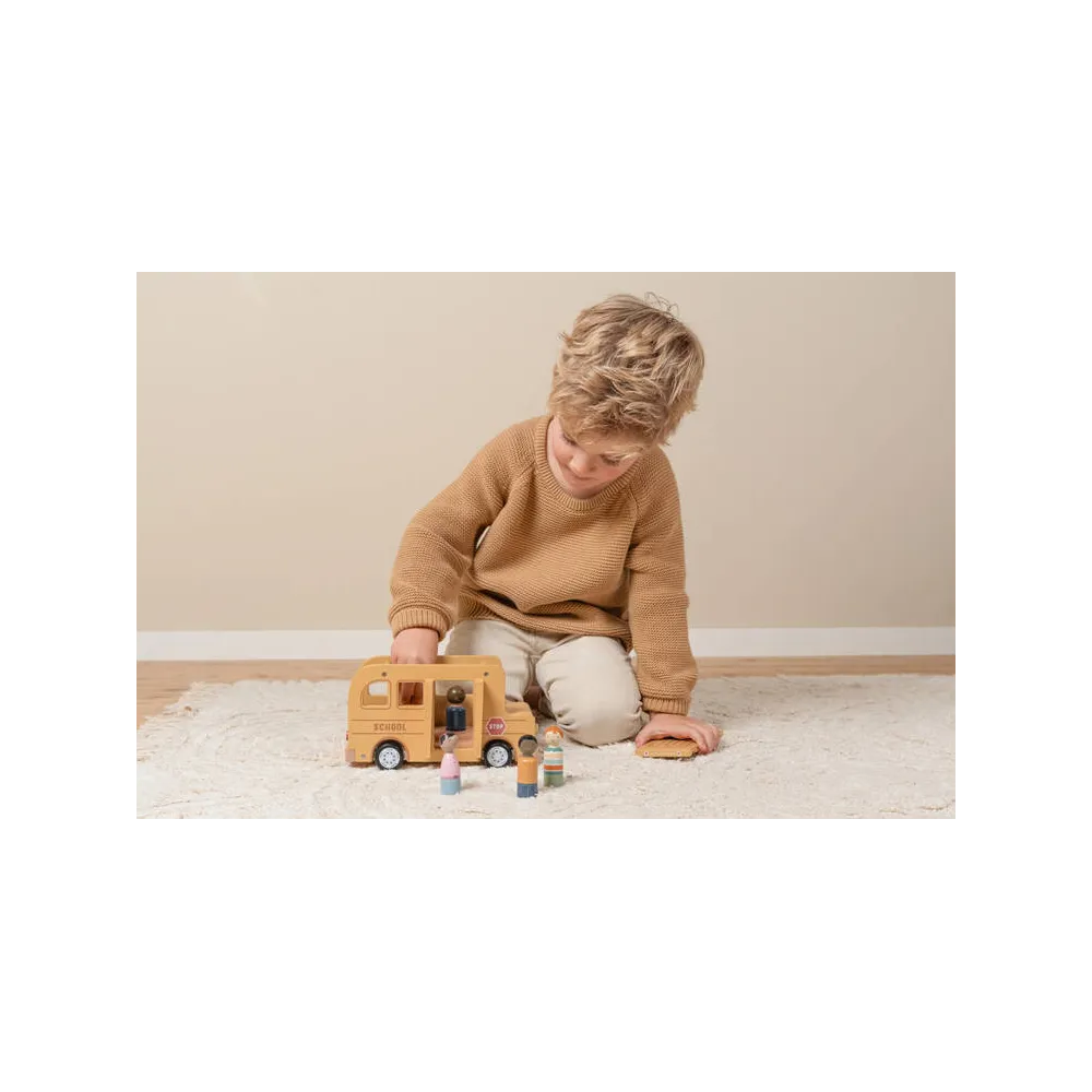 Samochody, garaże, kolejki dla dzieci