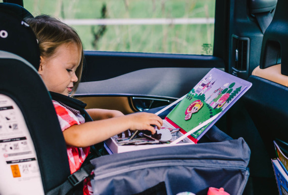 Sprawdzone gry i zabawy dla dziecka w trakcie podróży – kompletny poradnik dla rodziców